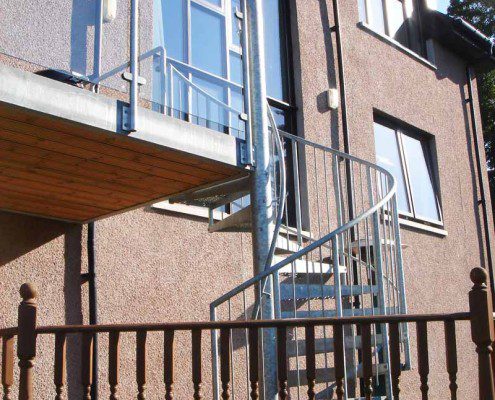 outdoor spiral staircase and balcony to rear of house