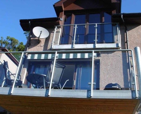 glass balustrade to back of house