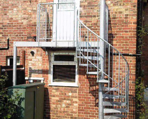 garden and outdoor spiral staircase leading upto a platform