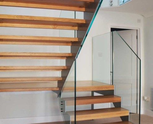 Half turn staircase with glass balustrade