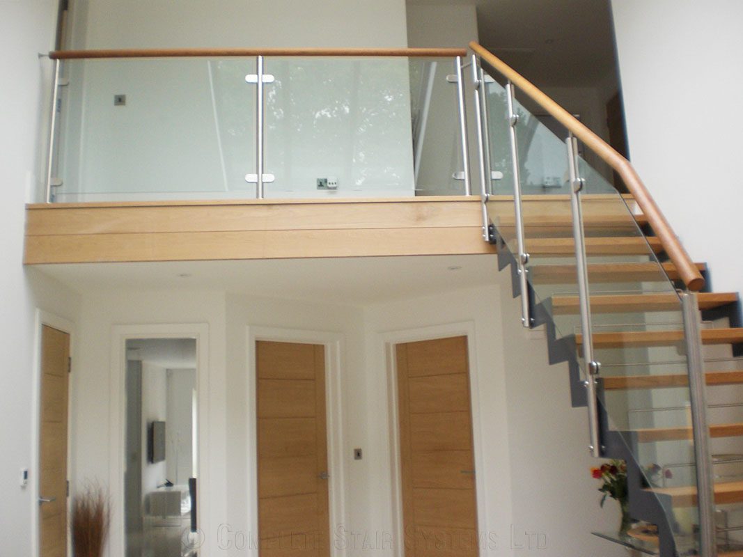 Bespoke Staircase Usk - Model 500