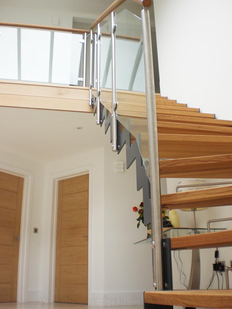 Bespoke Staircase Usk - Model 500