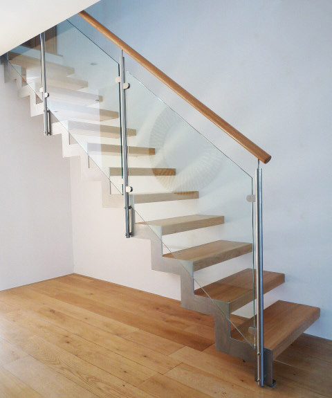 zig zag stainless steel stringer on an open stair with glass panels
