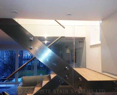 Modern-Staircase-London-8 side view of a steel stringer staircase with platform and glass panels