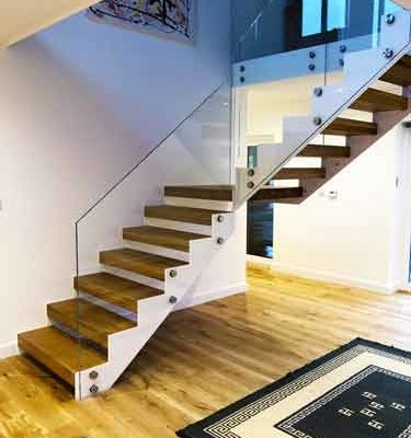 quarter turn staircase with frameless glass balustrade