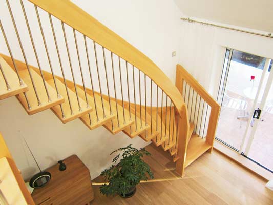 beechwood staircase with floating treads