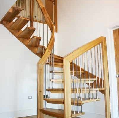 large half turn floating oak staircase