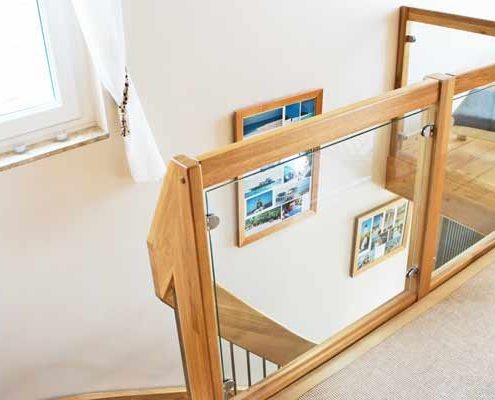 landing balustrade with oak frame and glass infill panels