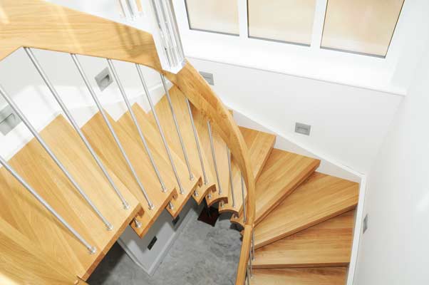 swopping oak staircase with curved handrail